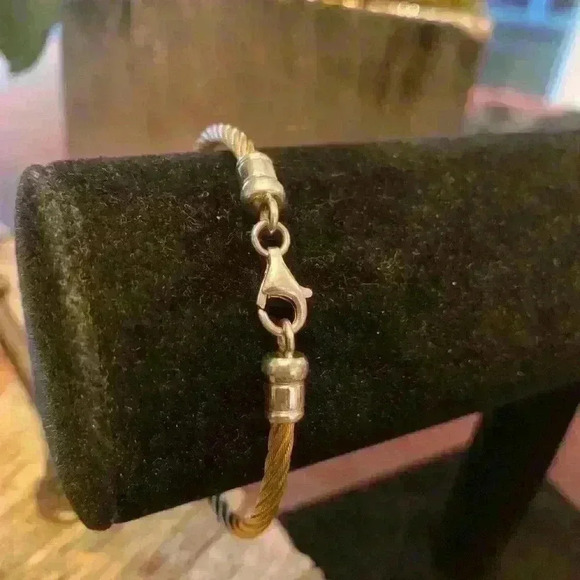 NWOT Small cable wire bracelet with 3 blingy stars - Picture 5 of 8